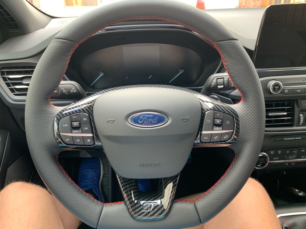 indre forhøjet Forbedring Ford Focus (Mk5) Carbon Fiber Steering Wheel Trim – CarbonSteer